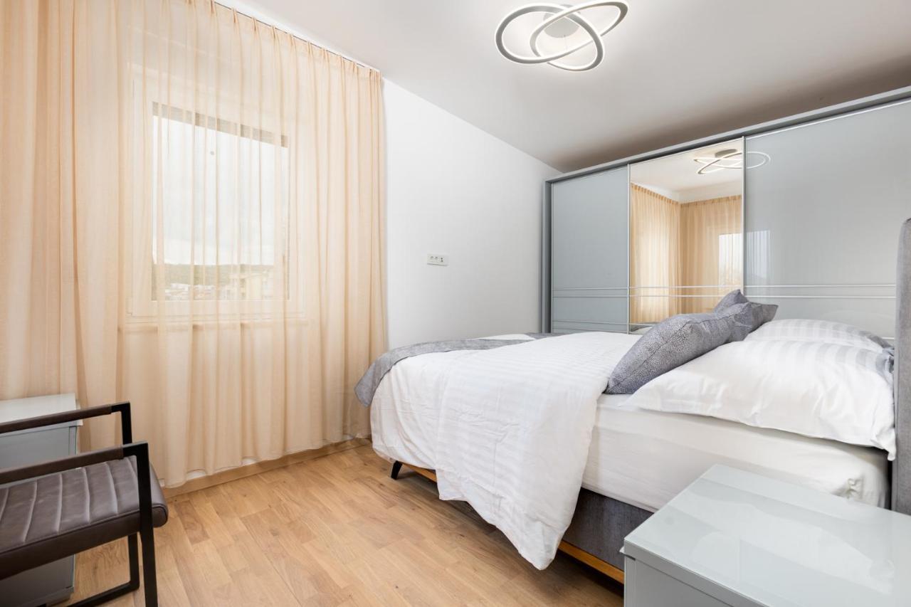 Apartment Muzini Малинска Экстерьер фото