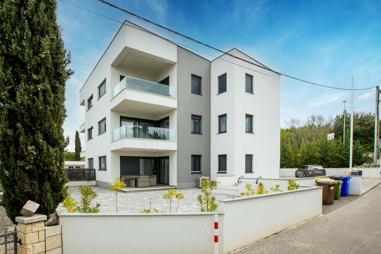 Apartment Muzini Малинска Экстерьер фото